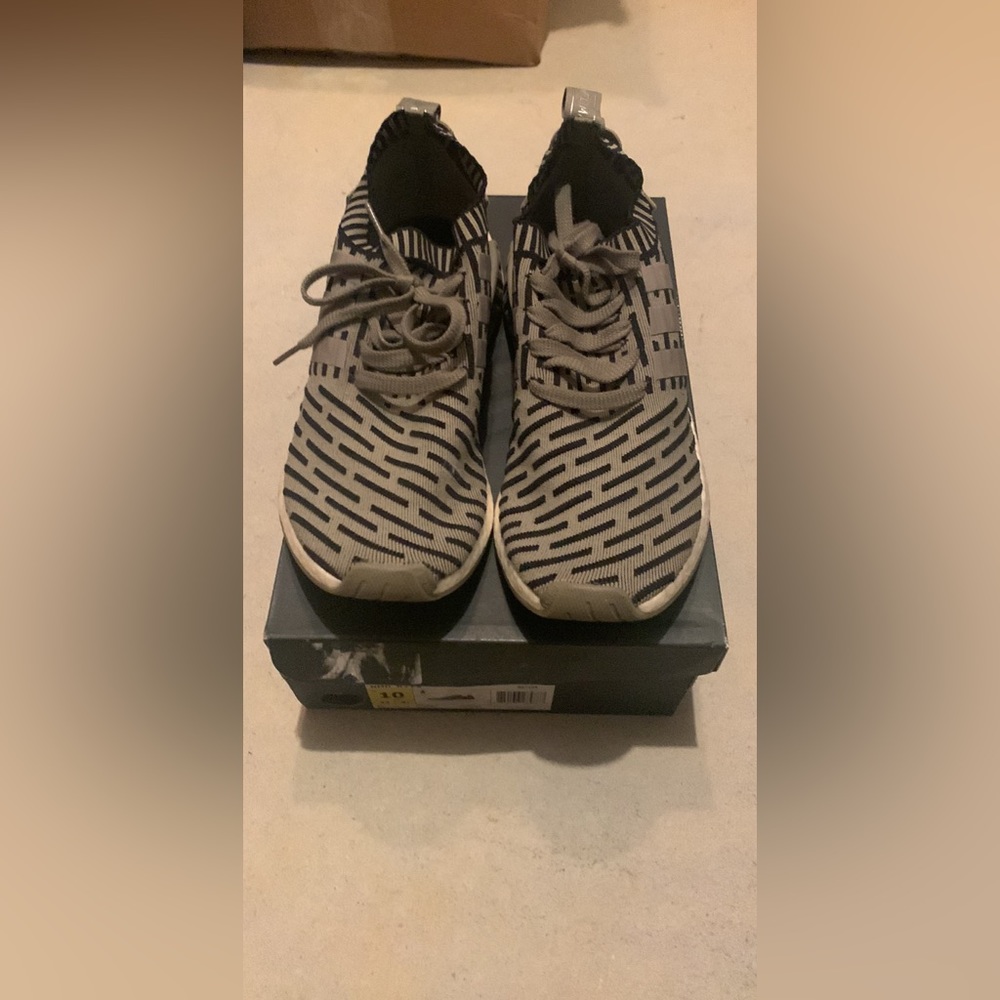 NMD R2